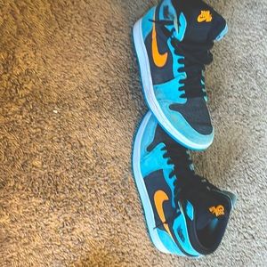 Jordan 1 zoom air color light blue and orange.